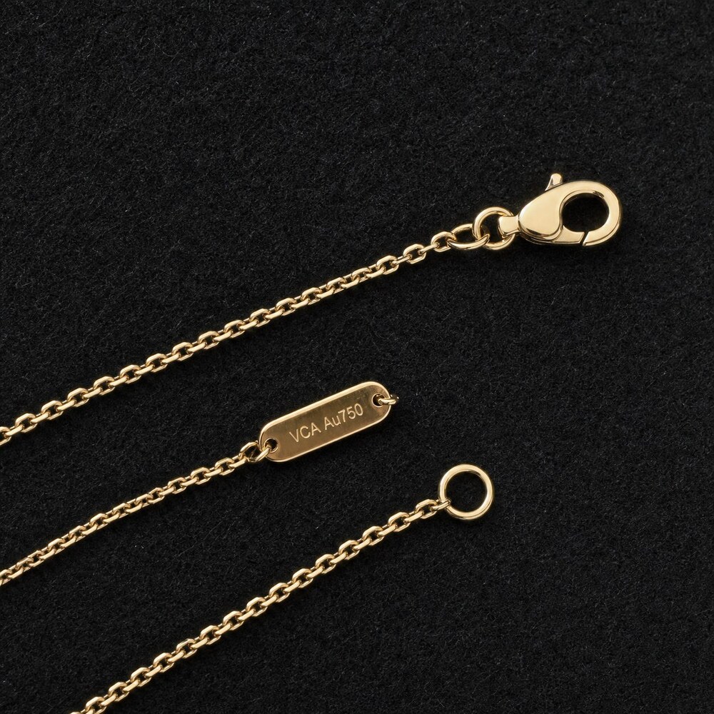 Van Cleef & Arpels Elegant Signature Necklace Style 6 | New with Box - Picture 4 of 9